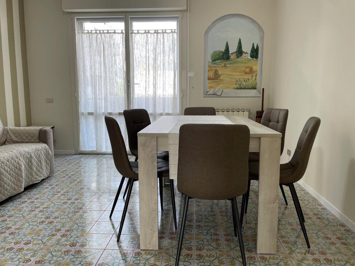 Stefano'S Guests House: 2 Bedrooms & Parking In Viareggio Exterior foto